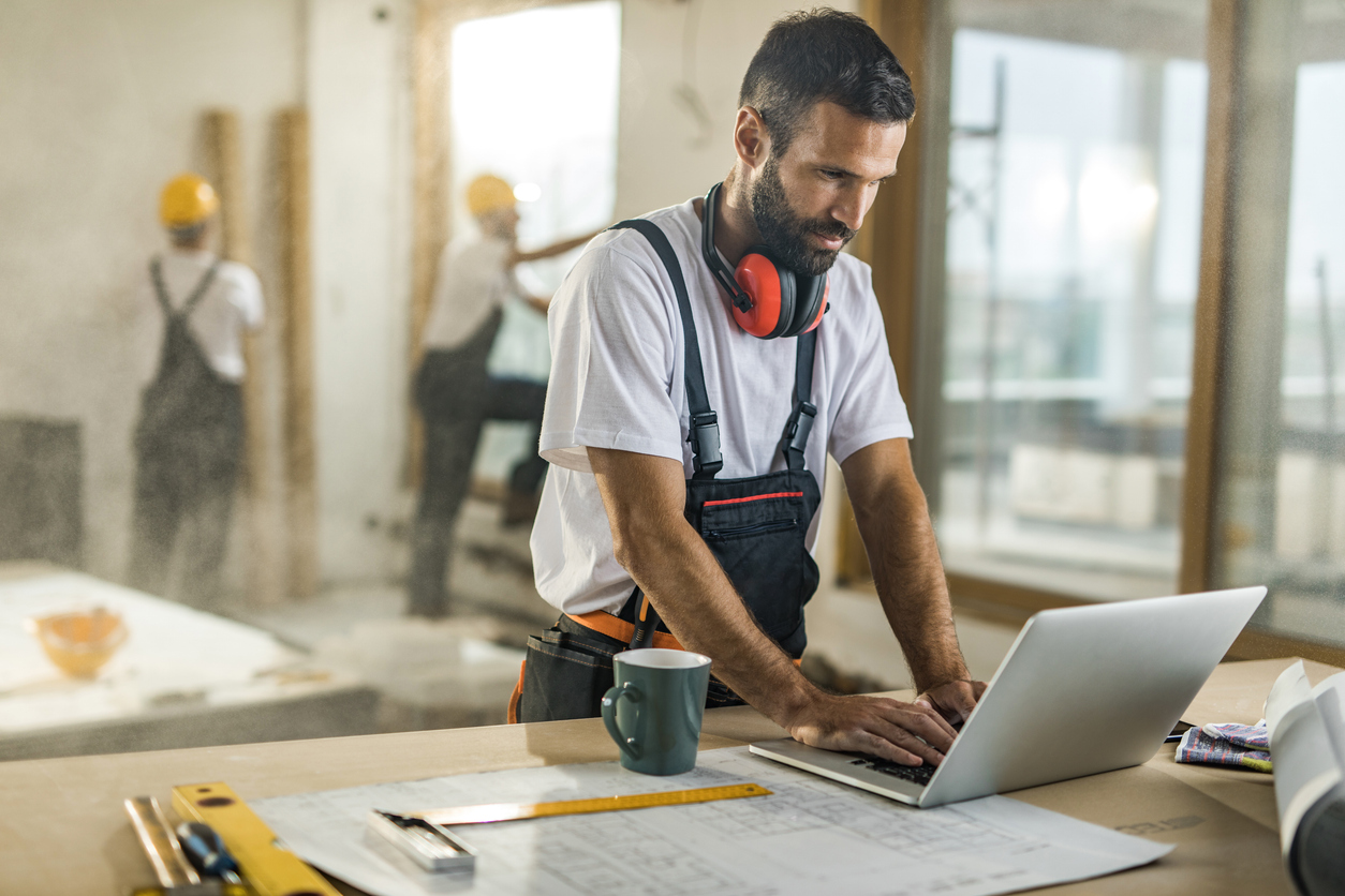 Builder getting a building estimate from TruTrade